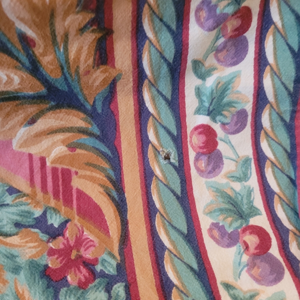 Vintage Floral Multicolor Tablecloth - Picture 4 of 9